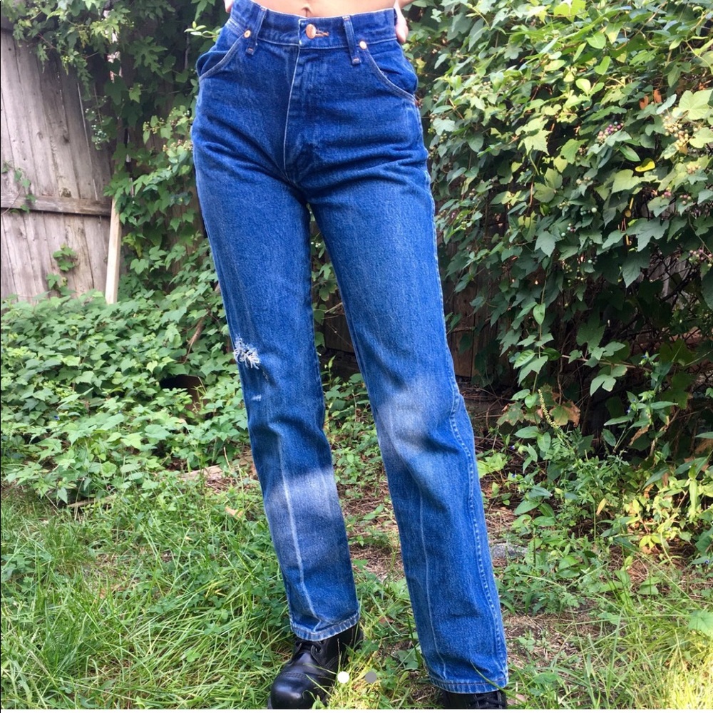 Vintage wrangler distressed mom jeans